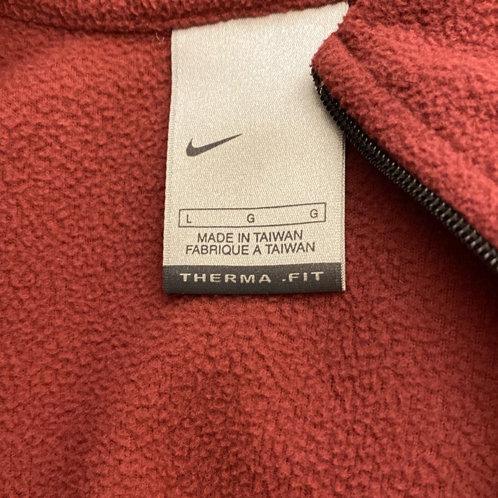 Nike half zip pull over size large
